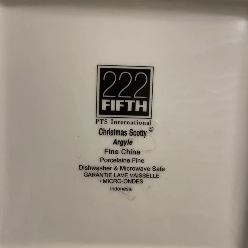 222 FIFTH Christmas Scotty Argyle 8-5/8” Square Porcelain Plate FLAWLESS!‎